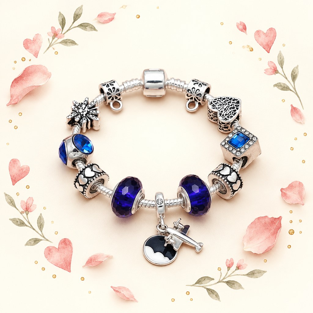 Silberfarbenes Charm Armband mit blauen Glasperlen, Herz und Flugzeug Anhänger im gemalten Kranz aus Blüten und Blättern