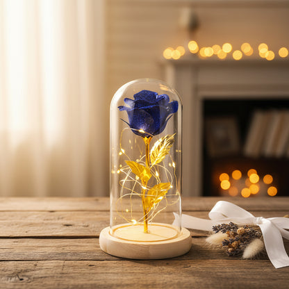 Rose unter Glasglocke mit LED – Detailaufnahme der konservierten Blüte in Goldton