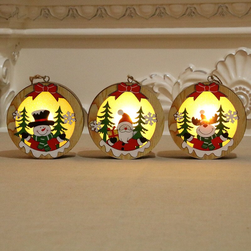 Leuchtende Holz Weihnachtsanhänger LED – Drei runde Anhänger mit fröhlichen Weihnachtsmotiven, perfekt für die Winterdeko.