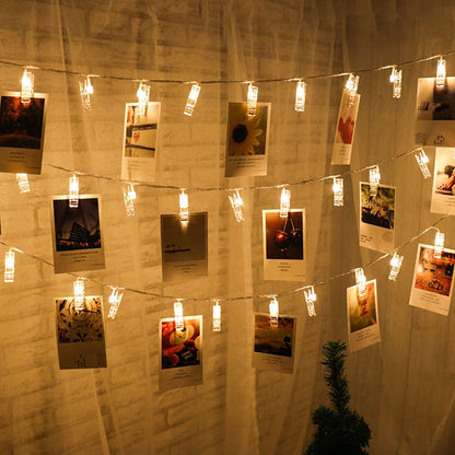 Schöne Foto Lichterkette LED an der Wand, für stilvolle Dekorationen, die Erinnerungen erhellen.
