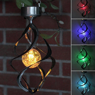 Solar Windspiel als Metallspirale mit leuchtender Kugel, daneben Lichtfarben Rot, Blau, Grün und Türkis