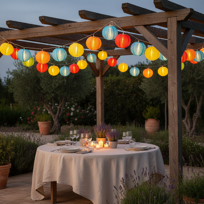 Stimmungsvolle Solarlichterkette mit Lampions als wetterfeste Outdoor-Beleuchtung