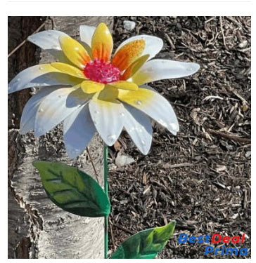 Mehrere bunte Gartenstecker Metall Blumen nebeneinander im Beet — 8 Farben zur Auswahl
