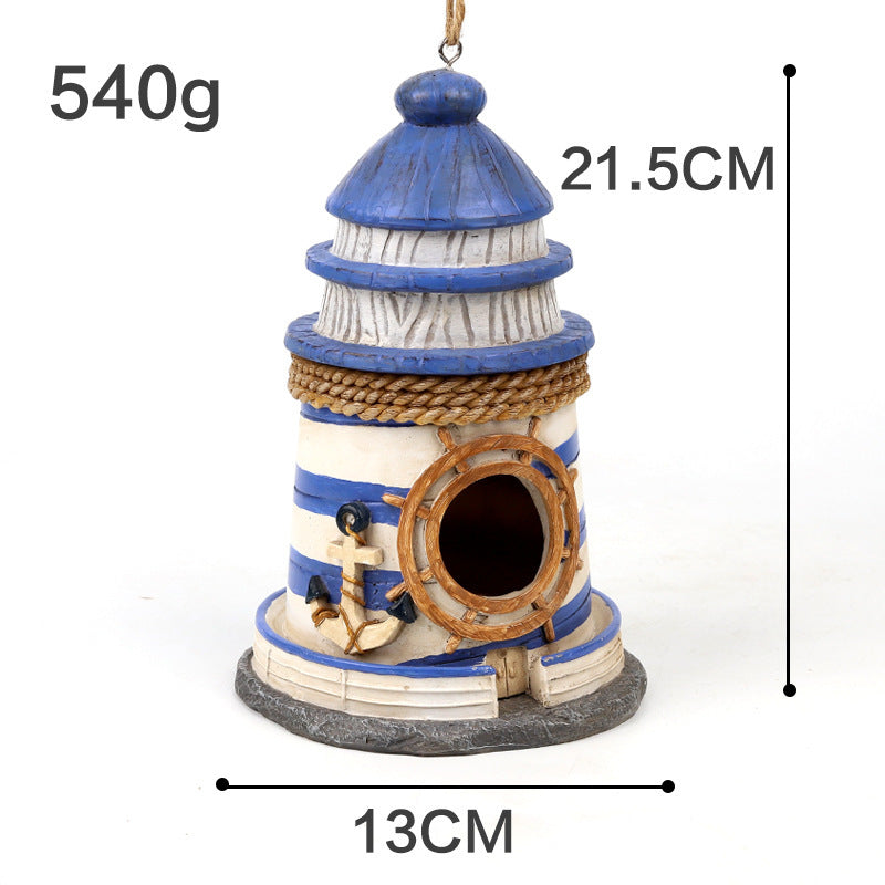 Vogelhaus Leuchtturm aus Kunstharz mit blau-weissen Streifen und Steuerrad-Einflugloch, 13 × 21,5 cm