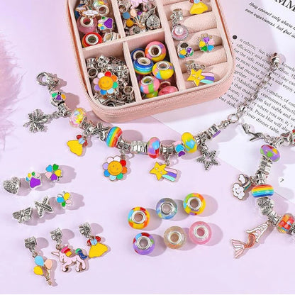 DIY Buntes Charm Armband Set – Schmuckbox für Mädchen, mit süßen Charms in Form von Herzen, Sternen und Blumen.