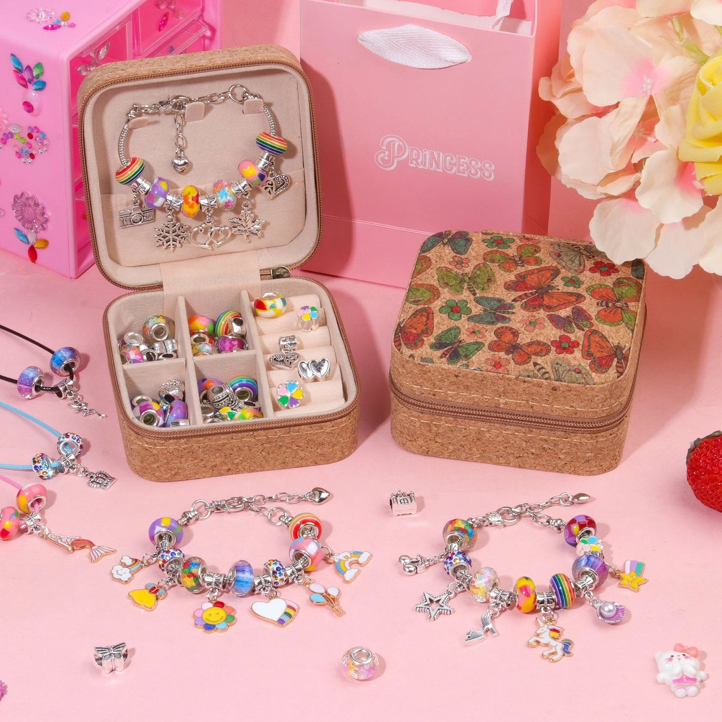 DIY Retro Charm Armband Set Mädchen – Bunte Perlen und außergewöhnliche Charms in der Schmuckbox.