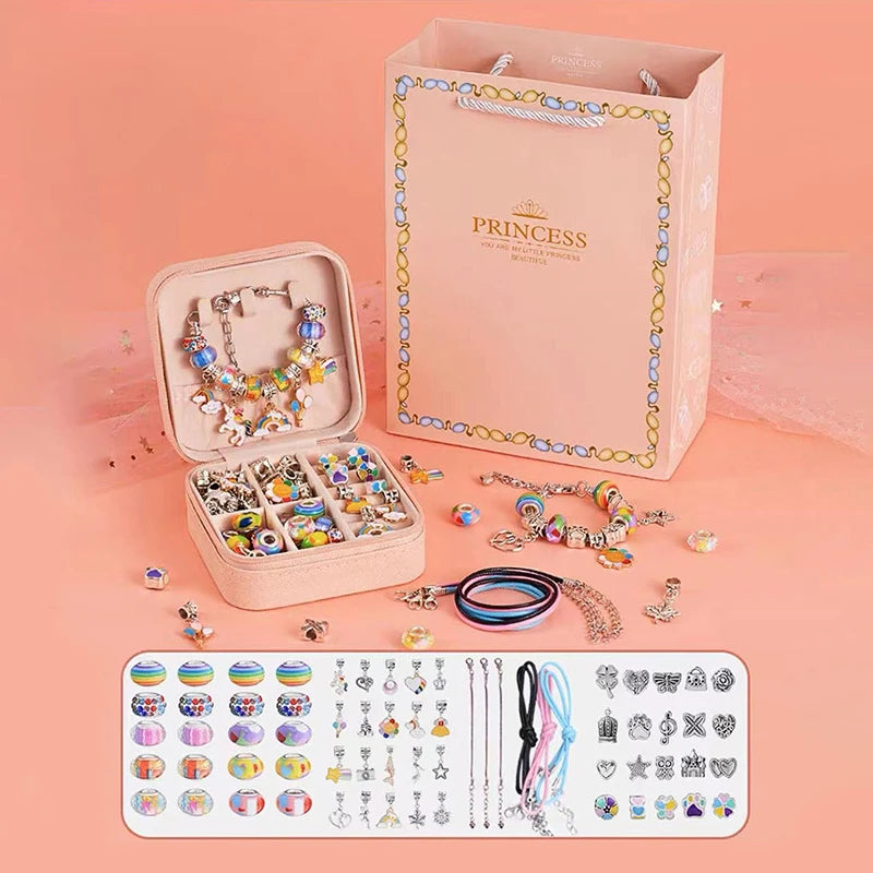 Detailansicht der Schmuckbox des DIY Buntes Charm Armband Sets – Schmuckbox für Mädchen, schön gestaltet und praktisch.