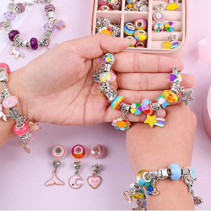 Ensemble des DIY Buntes Charm Armband Sets – Schmuckbox für Mädchen, perfekt als Geschenk für Anlass wie Geburtstag oder Weihnachten.