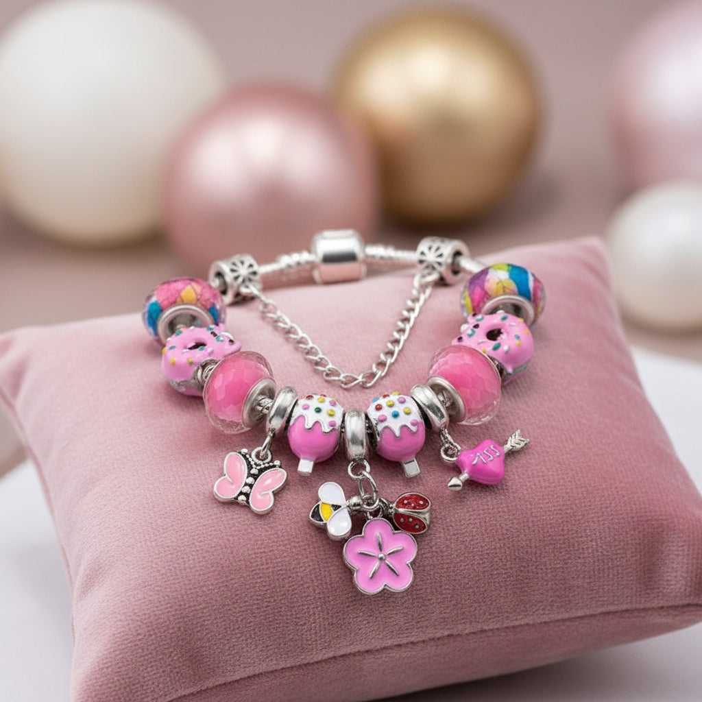 Charm Armband Mädchen & Damen – Beads Schmuck Geschenk in einem stilvollen und künstlerischen Umfeld.