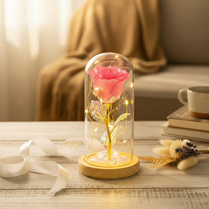 Rose im Glas LED Nahaufnahme – konservierte Blüte mit strukturiertem Lichtschein